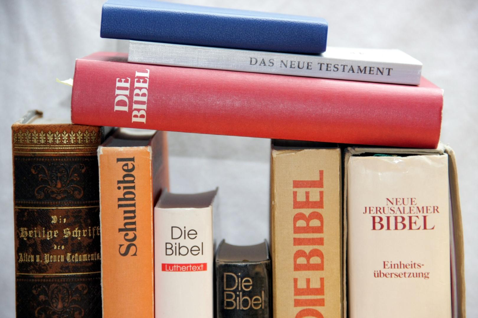 Die Bibel (c) dozemode/pixabay.com