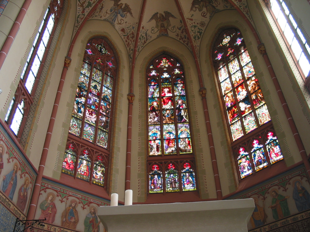 Kirche Jüchen Chorfenster (c) Ulrich Clancett